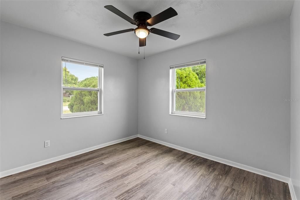 Active With Contract: $212,750 (3 beds, 1 baths, 864 Square Feet)