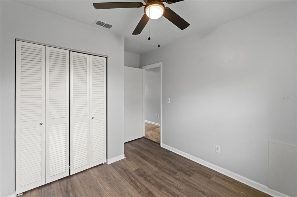Active With Contract: $212,750 (3 beds, 1 baths, 864 Square Feet)