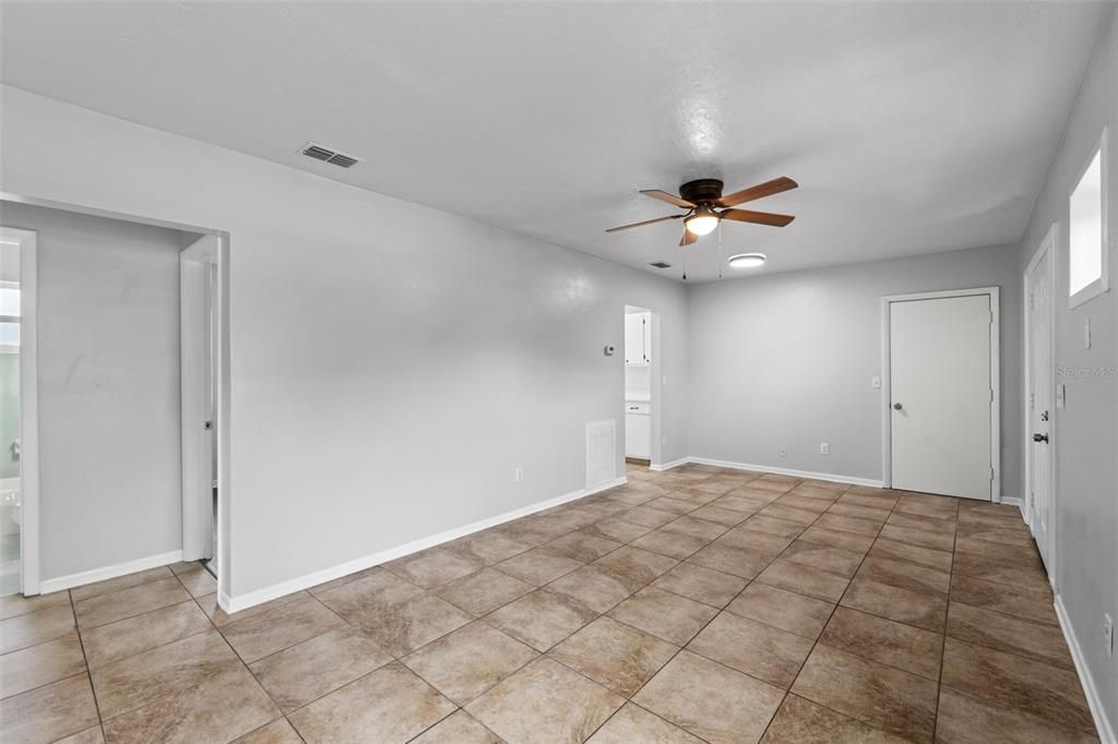 Active With Contract: $212,750 (3 beds, 1 baths, 864 Square Feet)