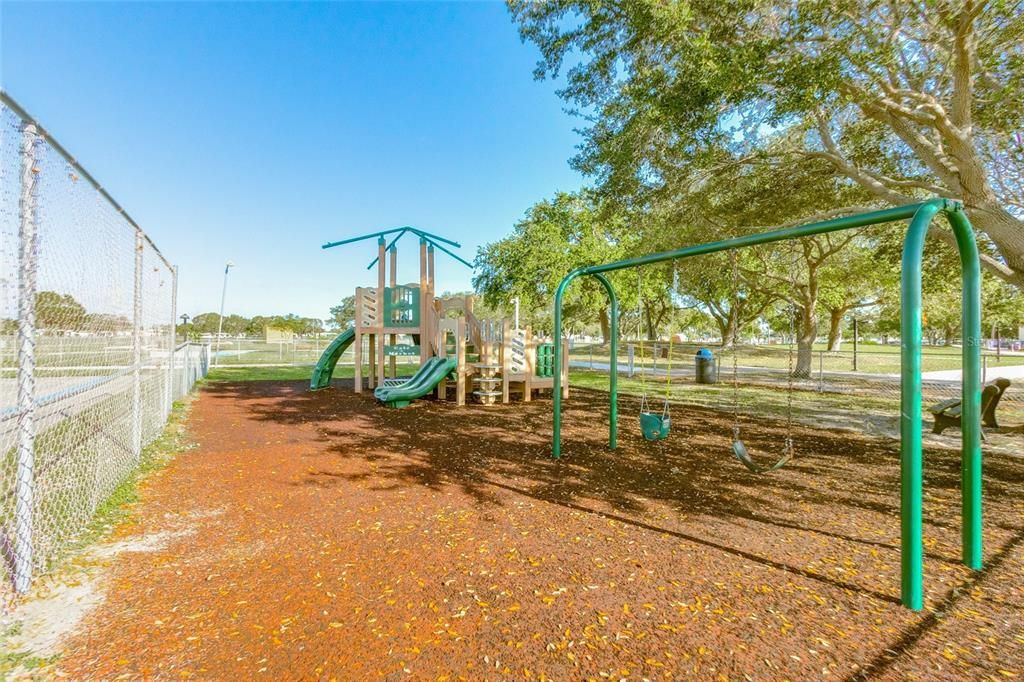 На продажу: $169,900 (2 спален, 2 ванн, 1604 Квадратных фут)