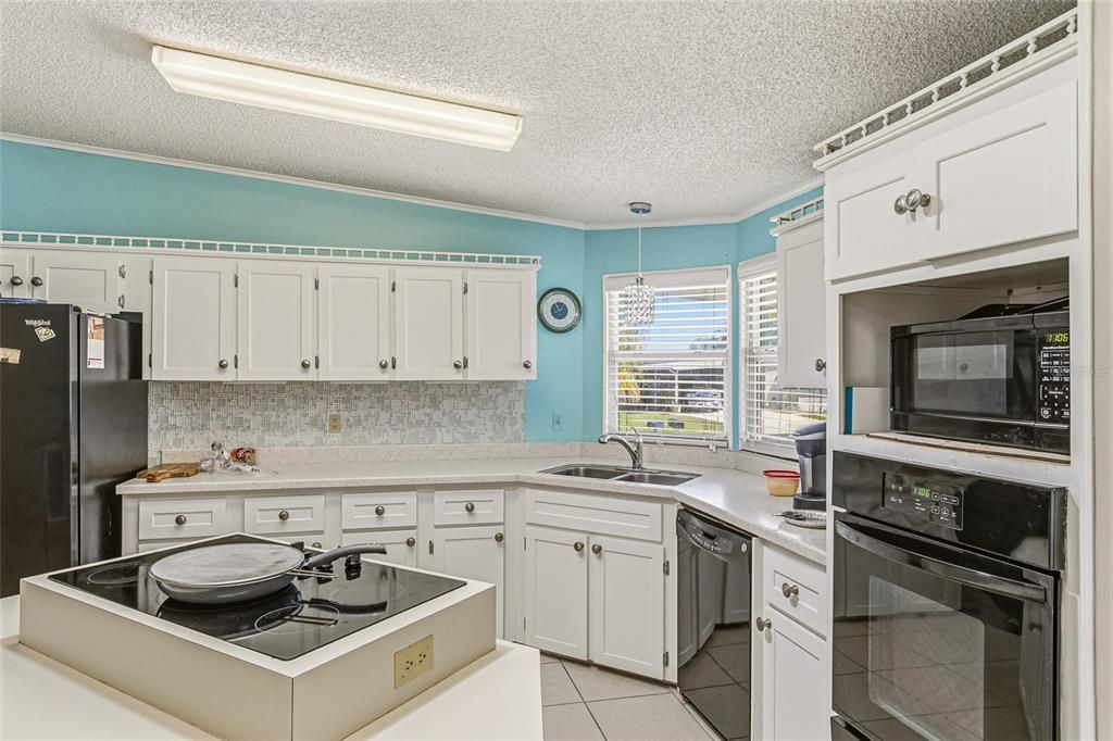 На продажу: $169,900 (2 спален, 2 ванн, 1604 Квадратных фут)