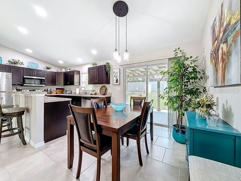 En Venta: $245,000 (3 camas, 2 baños, 1390 Pies cuadrados)