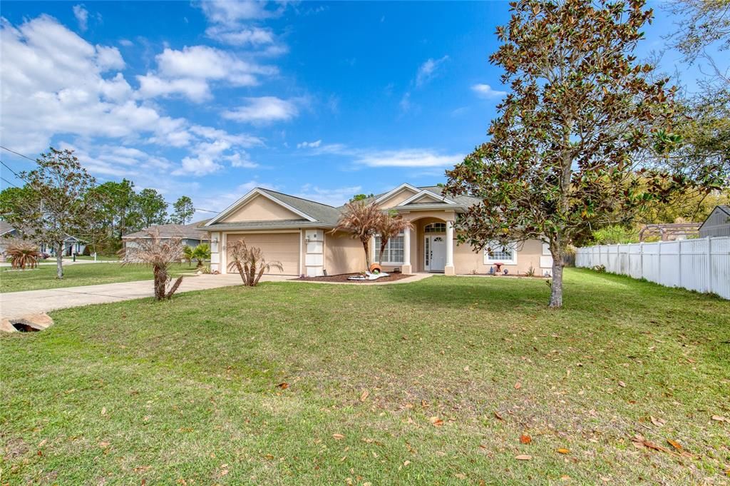 For Sale: $410,000 (3 beds, 2 baths, 1823 Square Feet)