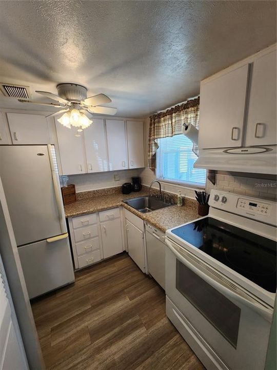 En Venta: $99,500 (2 camas, 1 baños, 744 Pies cuadrados)