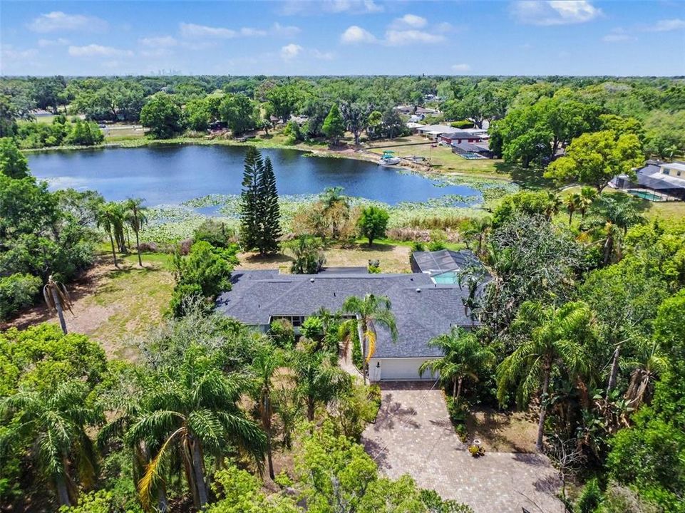 Activo con contrato: $749,000 (3 camas, 3 baños, 2856 Pies cuadrados)