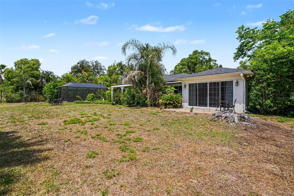 Activo con contrato: $749,000 (3 camas, 3 baños, 2856 Pies cuadrados)
