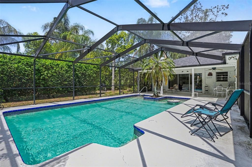 Activo con contrato: $749,000 (3 camas, 3 baños, 2856 Pies cuadrados)