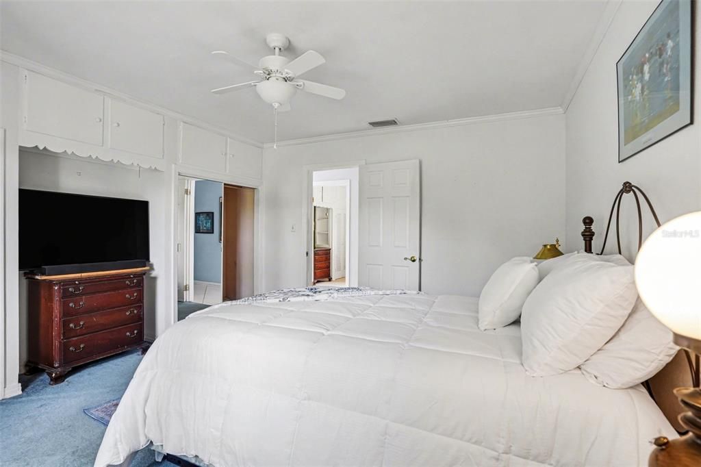 Activo con contrato: $749,000 (3 camas, 3 baños, 2856 Pies cuadrados)