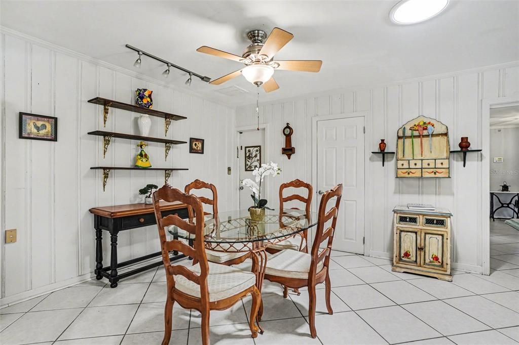 Activo con contrato: $749,000 (3 camas, 3 baños, 2856 Pies cuadrados)