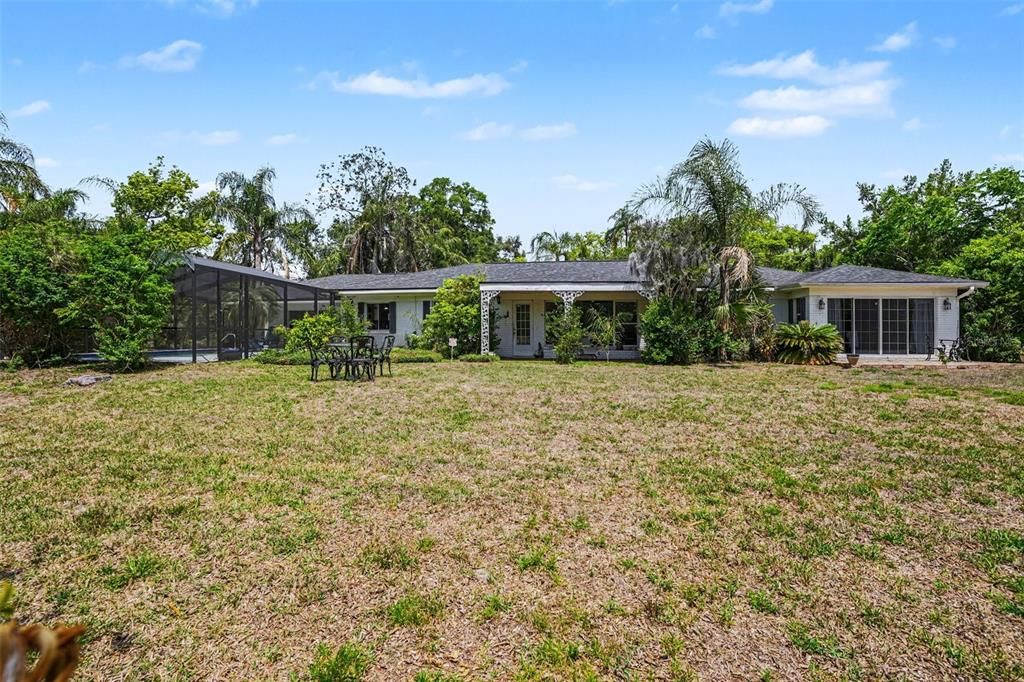 Activo con contrato: $749,000 (3 camas, 3 baños, 2856 Pies cuadrados)