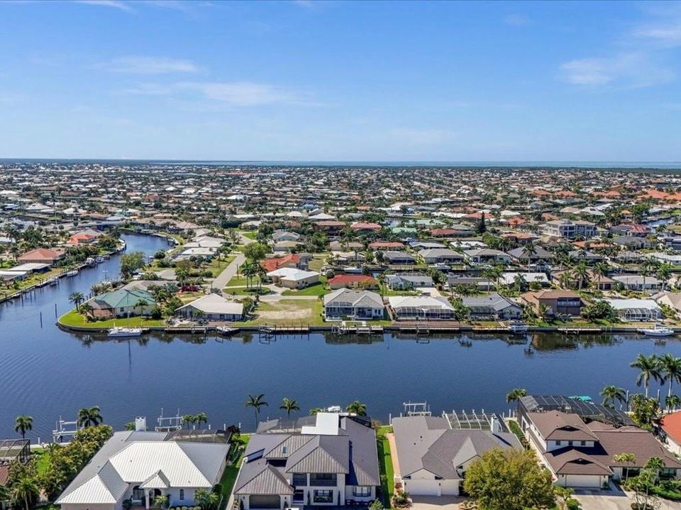 待售: $685,000 (0.22 acres)