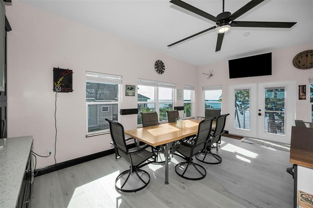 For Sale: $1,395,000 (3 beds, 2 baths, 3103 Square Feet)