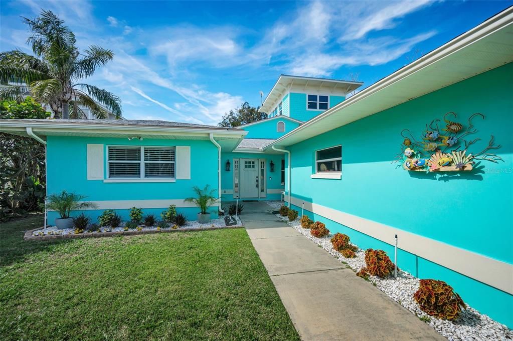 For Sale: $1,395,000 (3 beds, 2 baths, 3103 Square Feet)