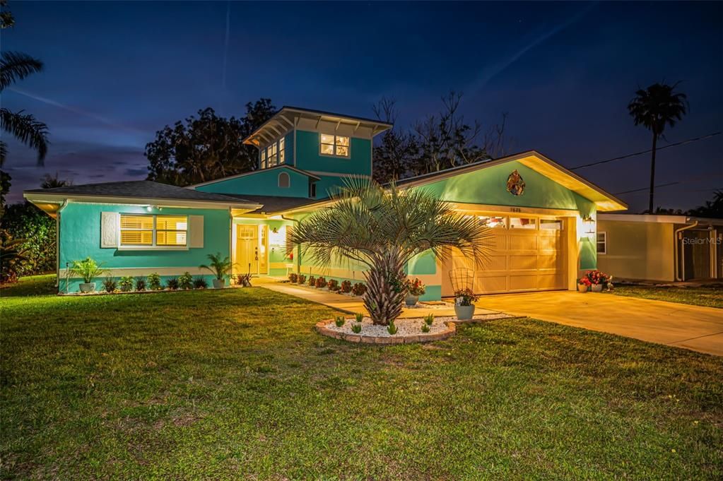 For Sale: $1,395,000 (3 beds, 2 baths, 3103 Square Feet)