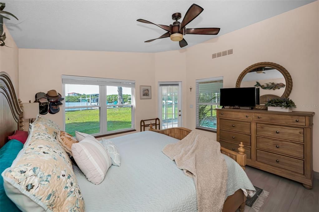 For Sale: $1,395,000 (3 beds, 2 baths, 3103 Square Feet)