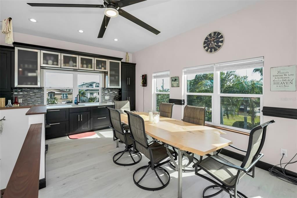 For Sale: $1,395,000 (3 beds, 2 baths, 3103 Square Feet)