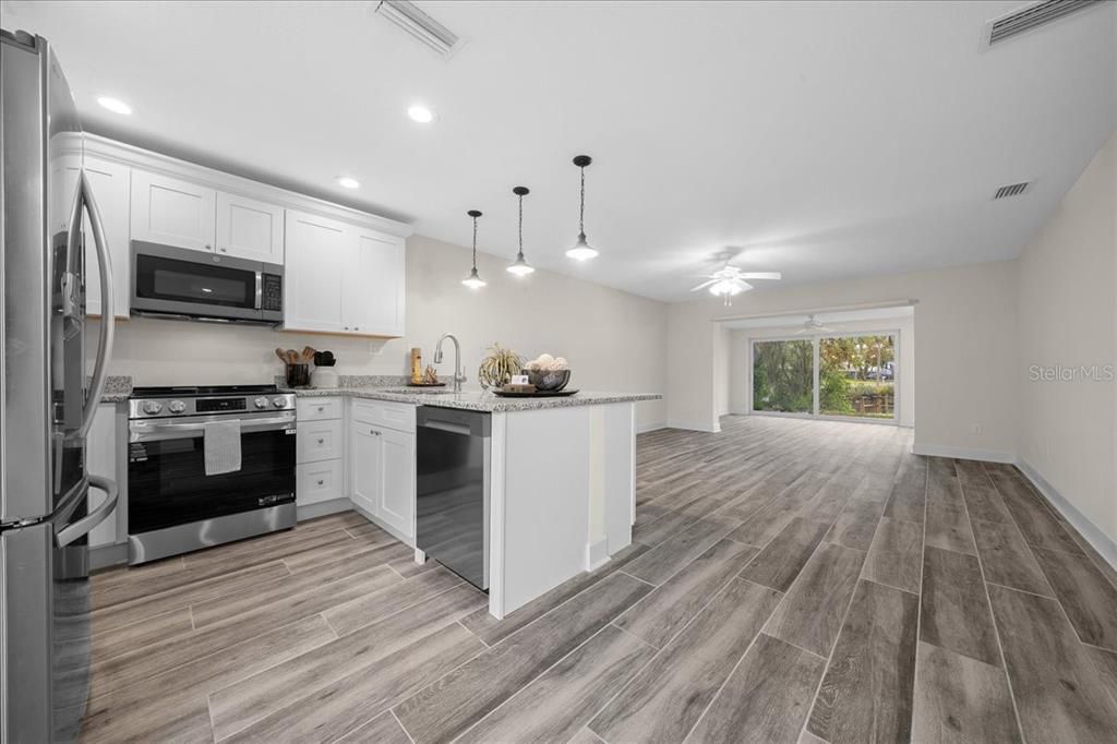 For Sale: $169,000 (2 beds, 2 baths, 1584 Square Feet)