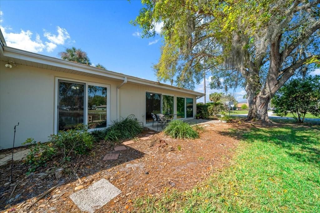 For Sale: $169,000 (2 beds, 2 baths, 1584 Square Feet)