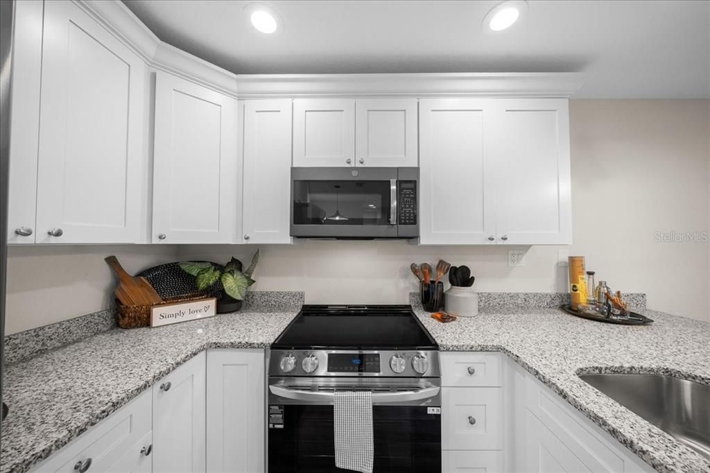 For Sale: $169,000 (2 beds, 2 baths, 1584 Square Feet)
