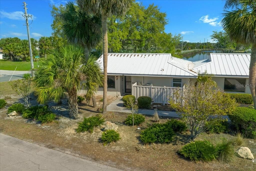 For Sale: $169,000 (2 beds, 2 baths, 1584 Square Feet)