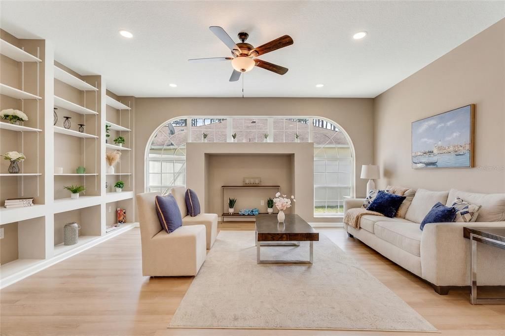 Activo con contrato: $420,000 (3 camas, 2 baños, 2101 Pies cuadrados)
