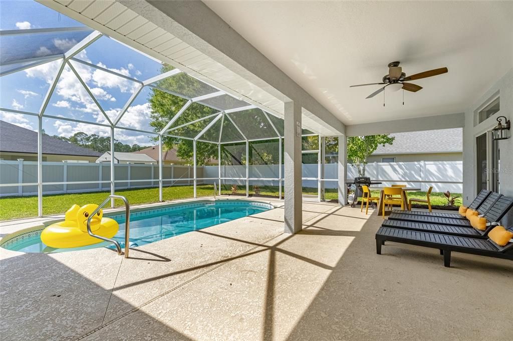 Activo con contrato: $420,000 (3 camas, 2 baños, 2101 Pies cuadrados)