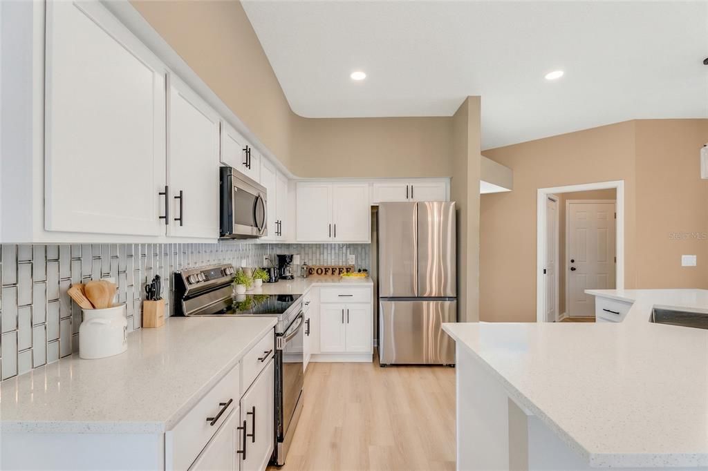 Activo con contrato: $420,000 (3 camas, 2 baños, 2101 Pies cuadrados)
