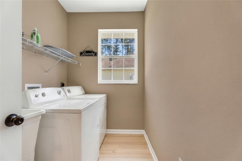 Activo con contrato: $420,000 (3 camas, 2 baños, 2101 Pies cuadrados)