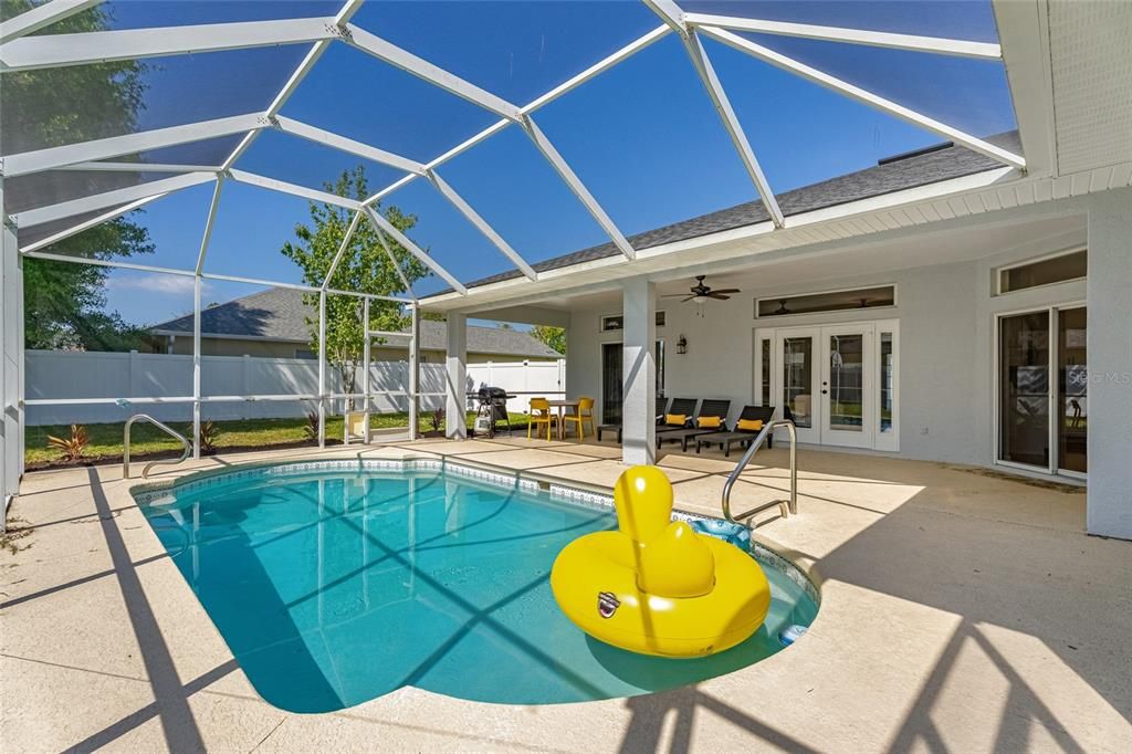 Activo con contrato: $420,000 (3 camas, 2 baños, 2101 Pies cuadrados)