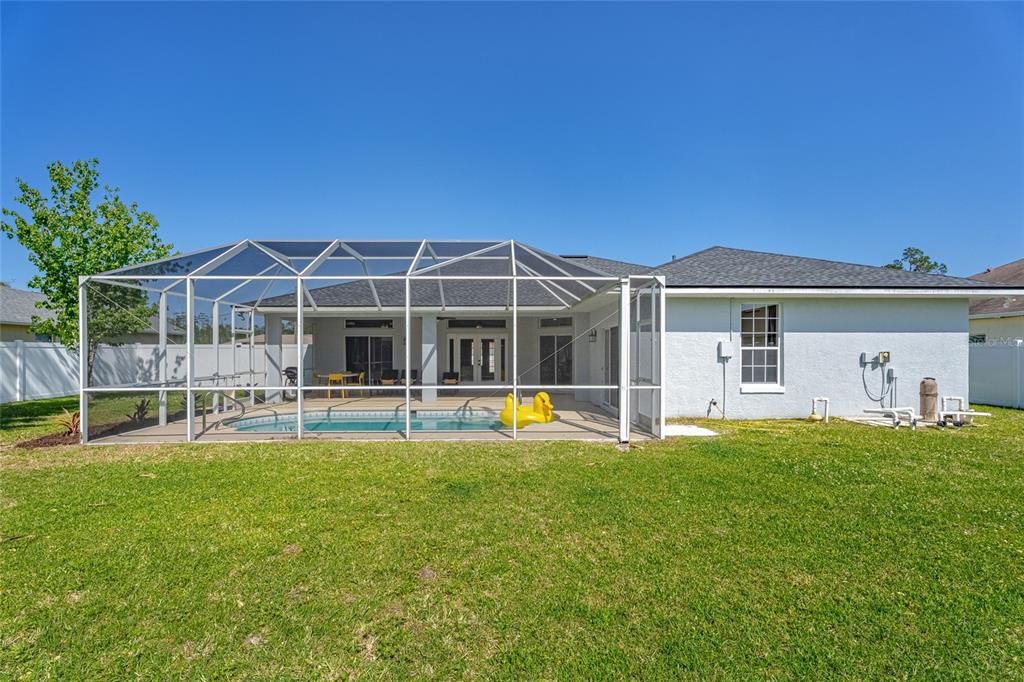 Activo con contrato: $420,000 (3 camas, 2 baños, 2101 Pies cuadrados)