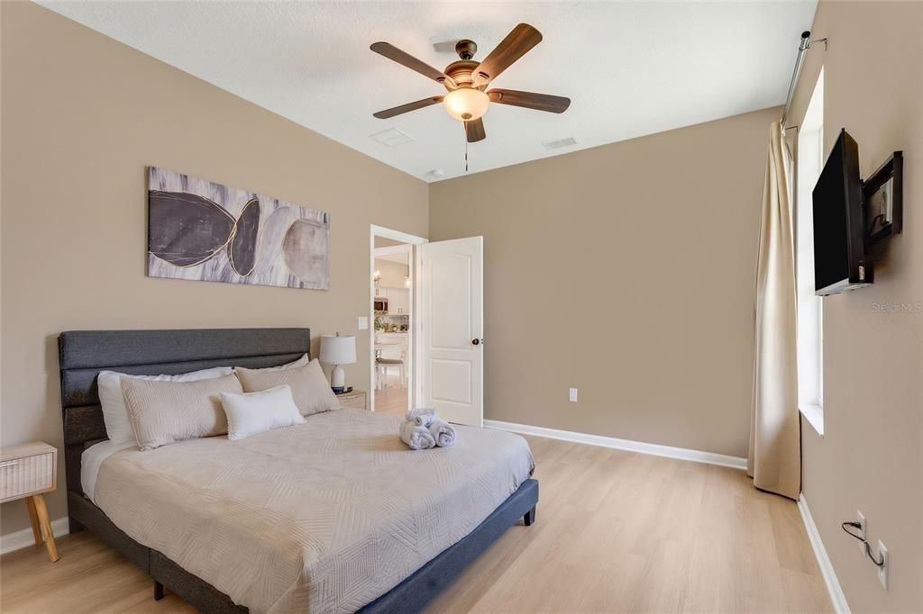 Activo con contrato: $420,000 (3 camas, 2 baños, 2101 Pies cuadrados)