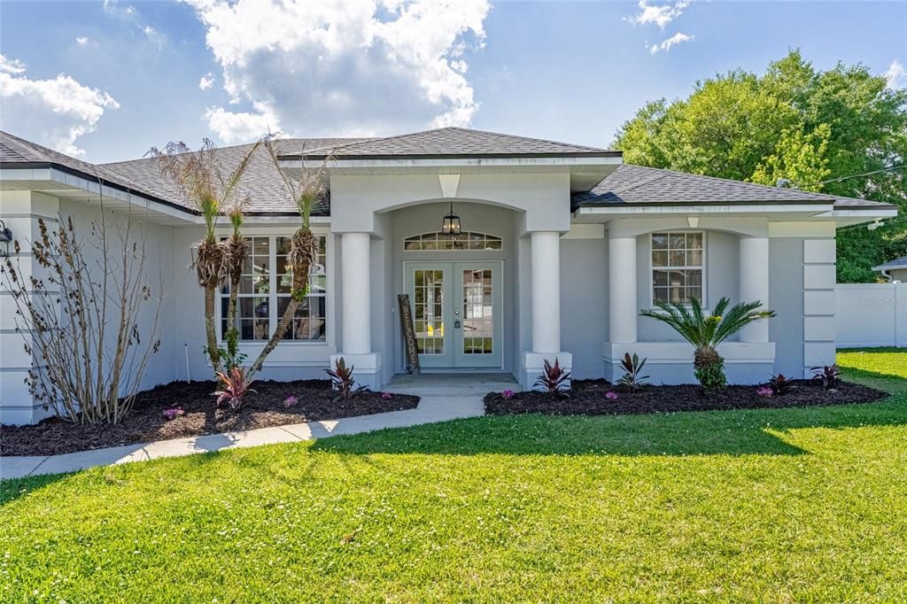 Activo con contrato: $420,000 (3 camas, 2 baños, 2101 Pies cuadrados)