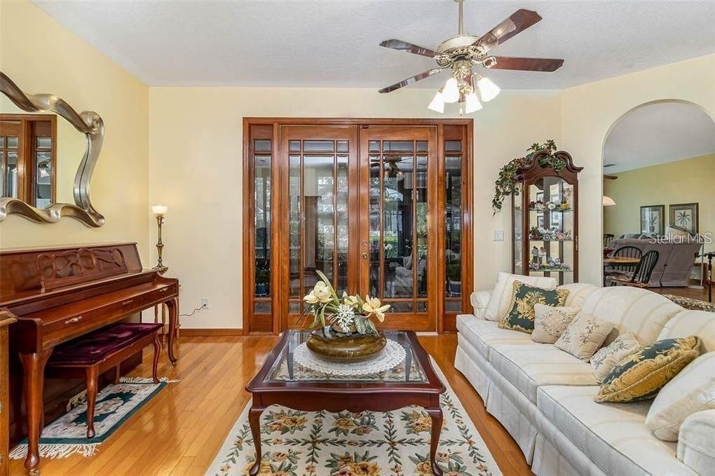 Activo con contrato: $3,600 (4 camas, 3 baños, 2850 Pies cuadrados)