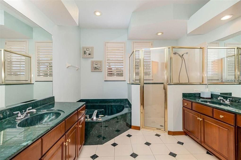 Activo con contrato: $3,600 (4 camas, 3 baños, 2850 Pies cuadrados)