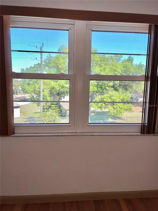 For Sale: $129,000 (2 beds, 2 baths, 902 Square Feet)