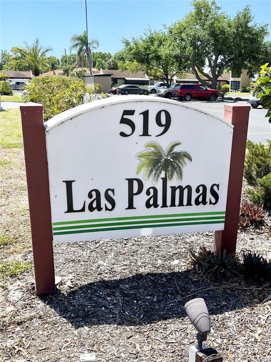 For Sale: $129,000 (2 beds, 2 baths, 902 Square Feet)