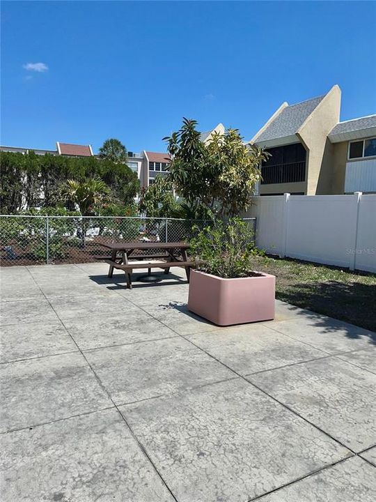 For Sale: $129,000 (2 beds, 2 baths, 902 Square Feet)