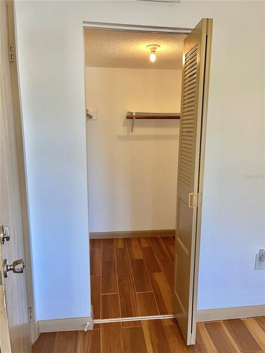 For Sale: $129,000 (2 beds, 2 baths, 902 Square Feet)