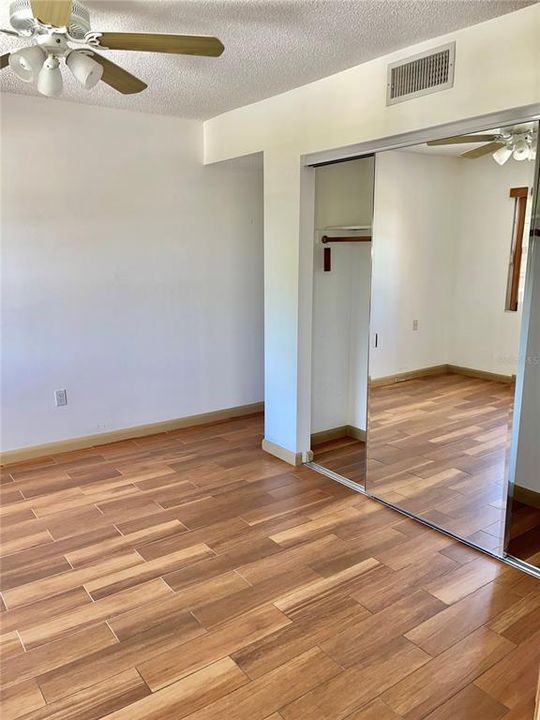 For Sale: $129,000 (2 beds, 2 baths, 902 Square Feet)