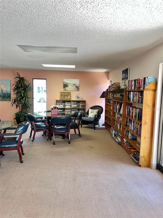 For Sale: $129,000 (2 beds, 2 baths, 902 Square Feet)