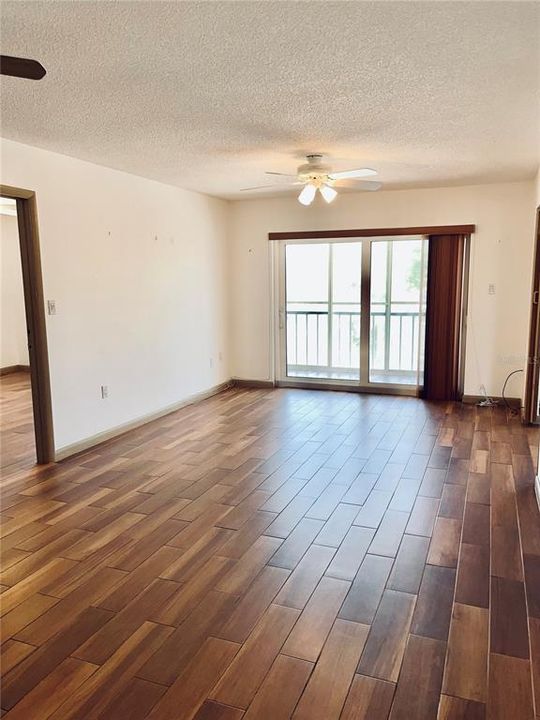 For Sale: $129,000 (2 beds, 2 baths, 902 Square Feet)