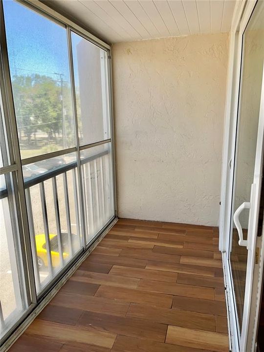 For Sale: $129,000 (2 beds, 2 baths, 902 Square Feet)