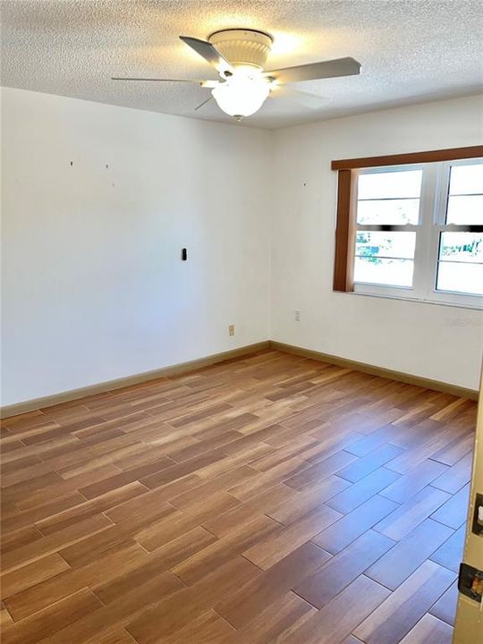 For Sale: $129,000 (2 beds, 2 baths, 902 Square Feet)