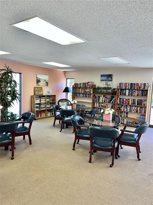 For Sale: $129,000 (2 beds, 2 baths, 902 Square Feet)