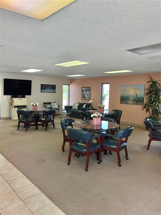 For Sale: $129,000 (2 beds, 2 baths, 902 Square Feet)