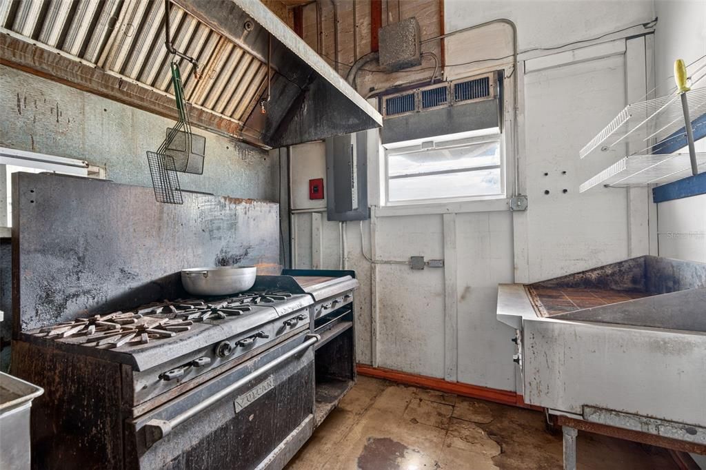 待售: $259,900 (0 贝兹, 0 浴室, 950 平方英尺)