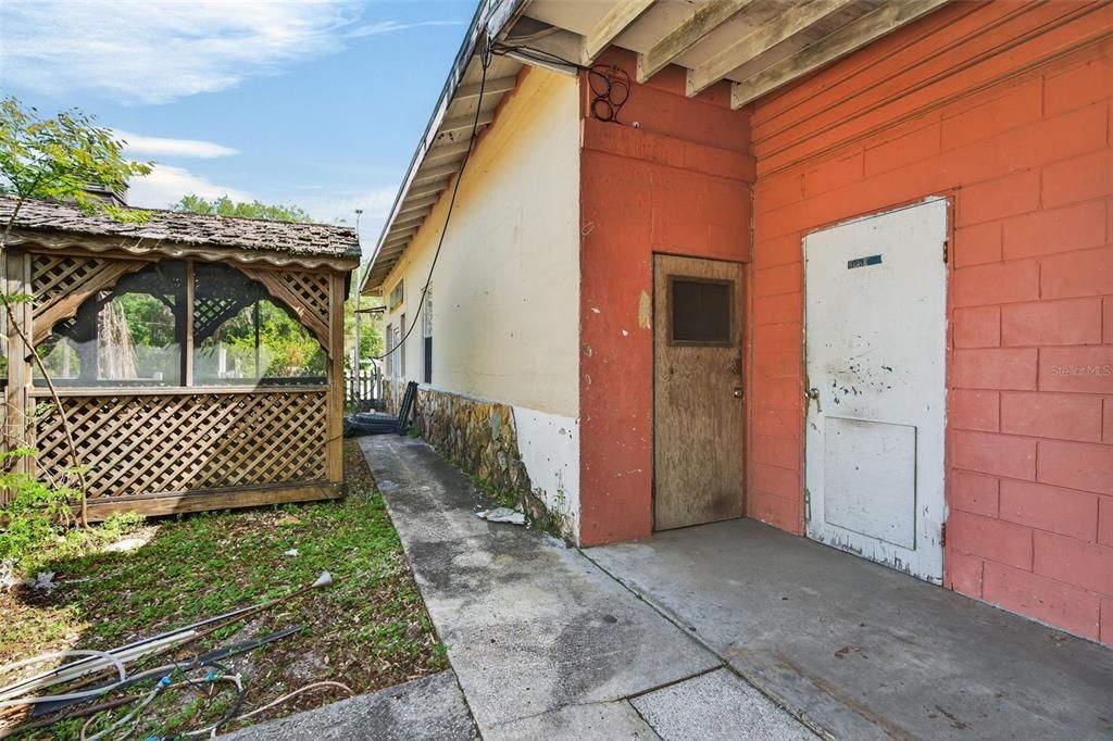 待售: $259,900 (0 贝兹, 0 浴室, 950 平方英尺)