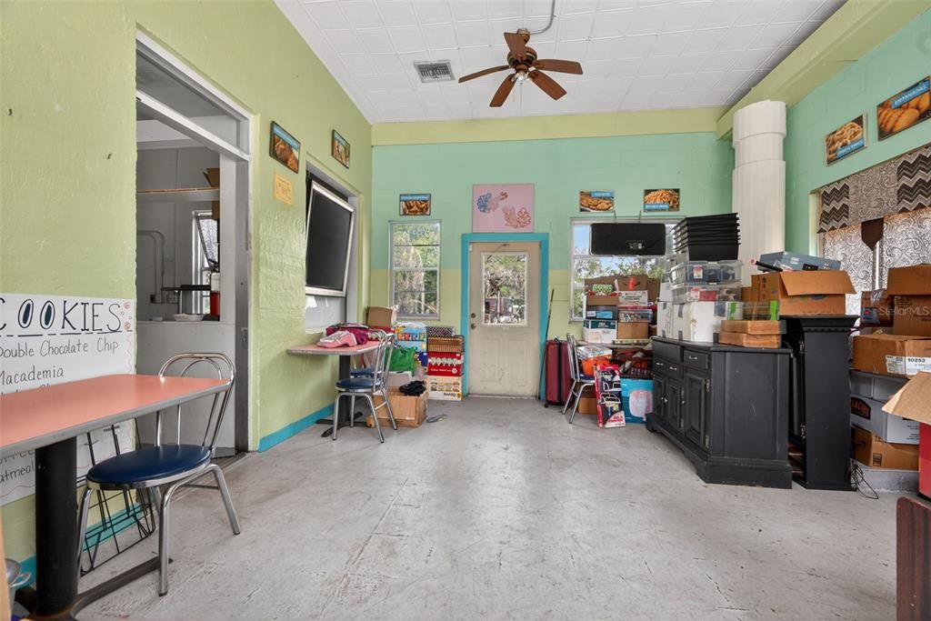 待售: $259,900 (0 贝兹, 0 浴室, 950 平方英尺)