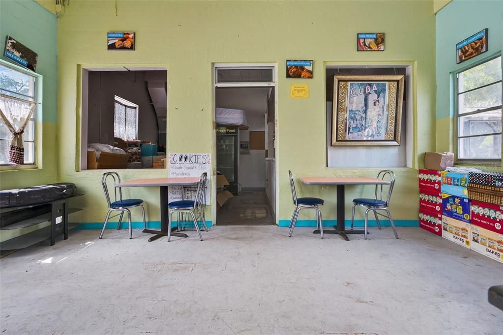 待售: $259,900 (0 贝兹, 0 浴室, 950 平方英尺)