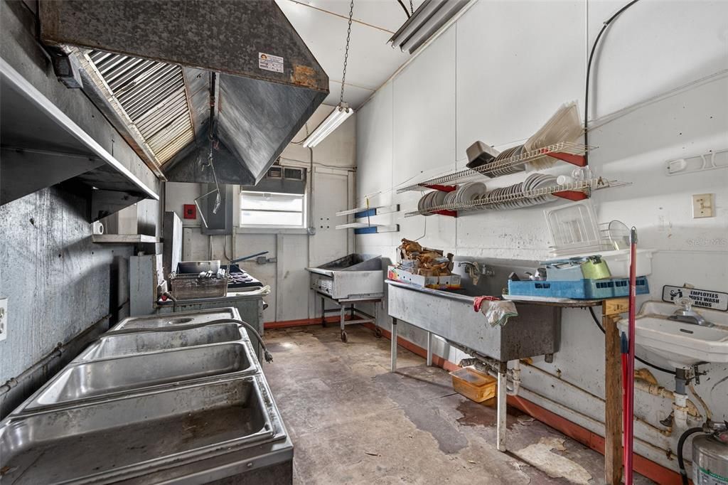 待售: $259,900 (0 贝兹, 0 浴室, 950 平方英尺)